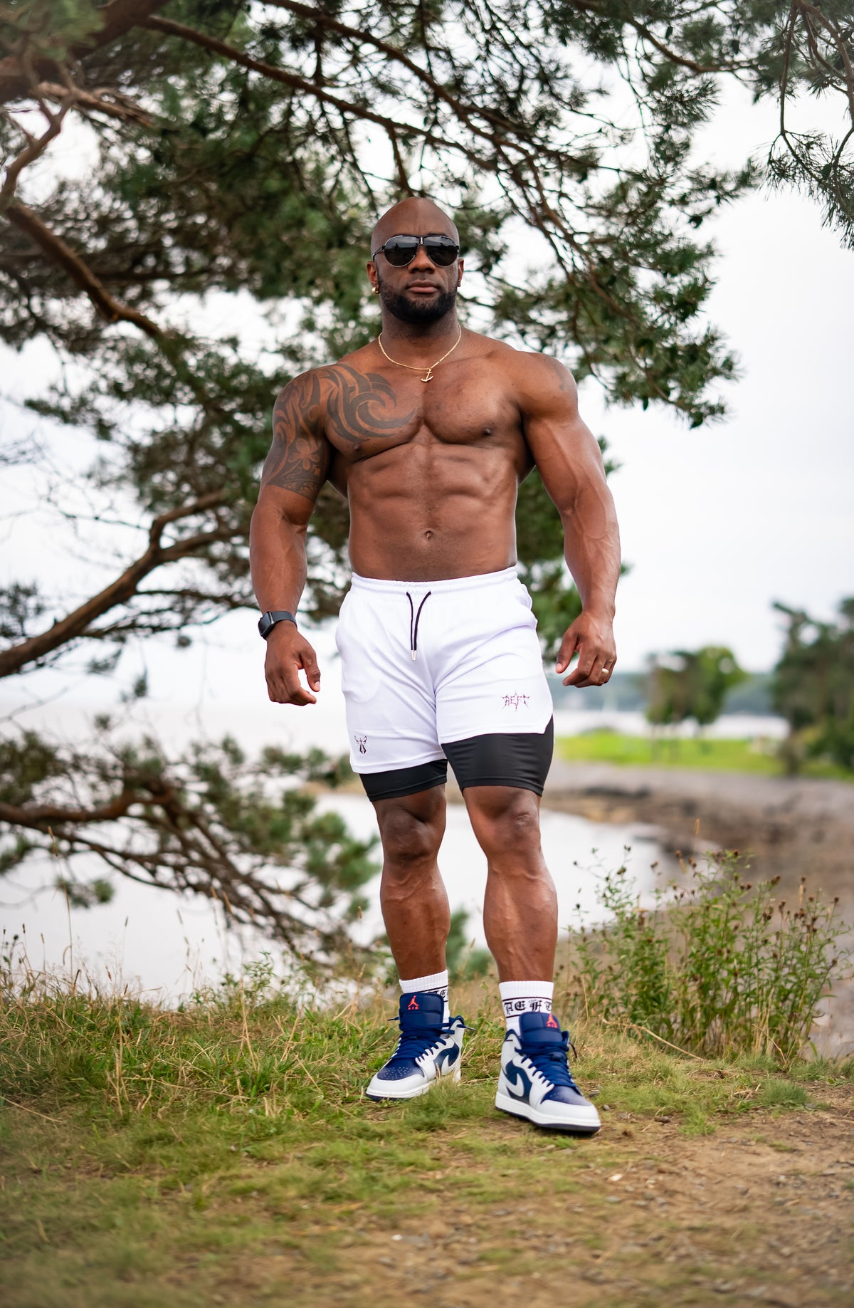 ATHLETIC COMPRESSION SHORTS - WHITE