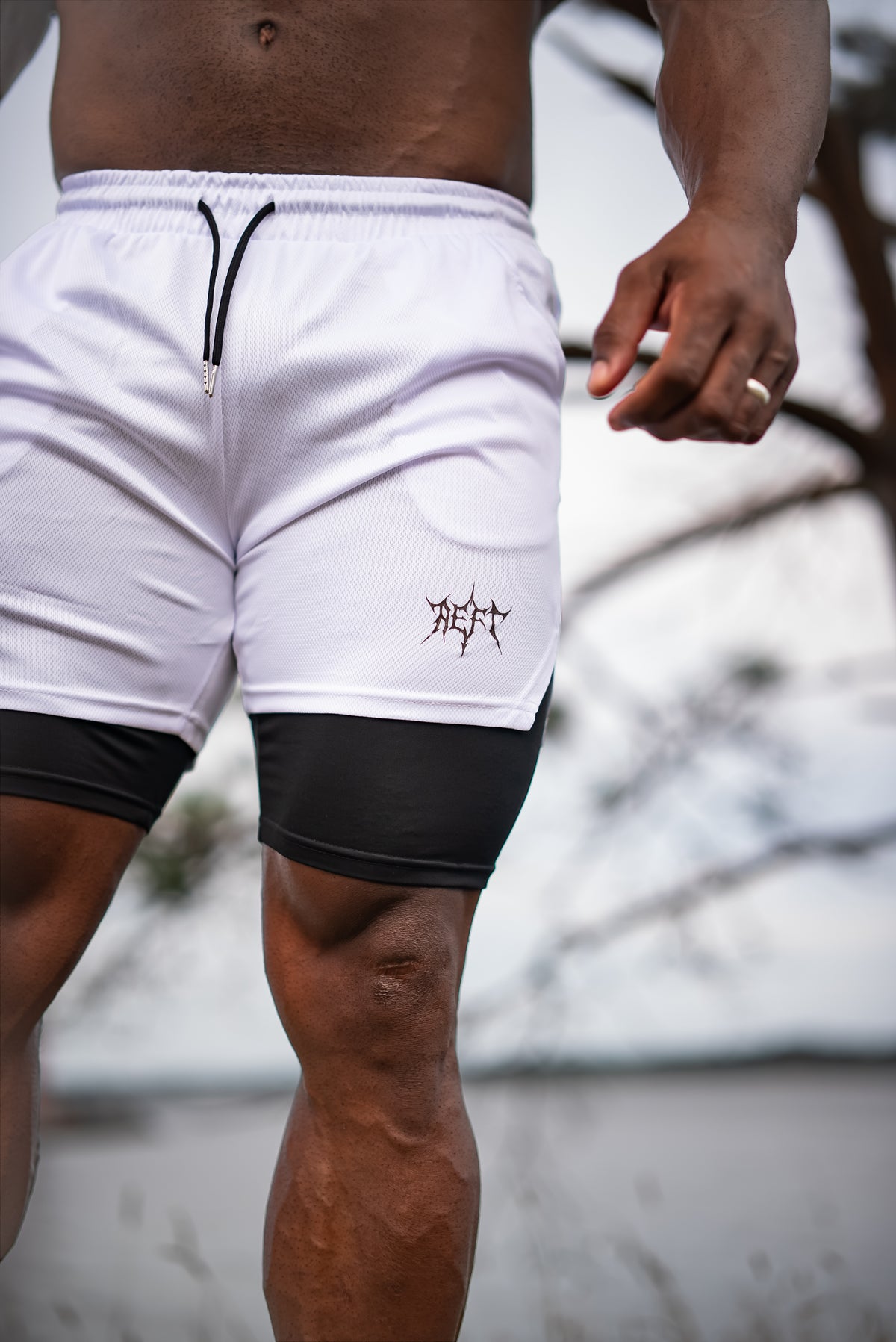 ATHLETIC COMPRESSION SHORTS - WHITE