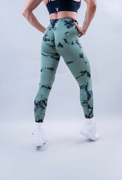 EVOLVE CROSSOVER SCRUNCH LEGGINGS - AMAZON TIE DYE