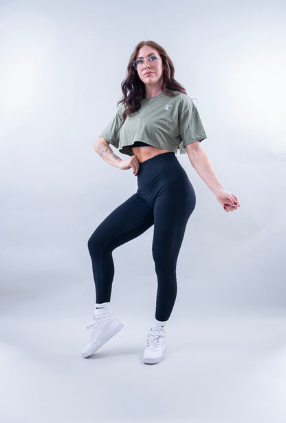 ELEVATE CROP TEE - LIGHT OLIVE