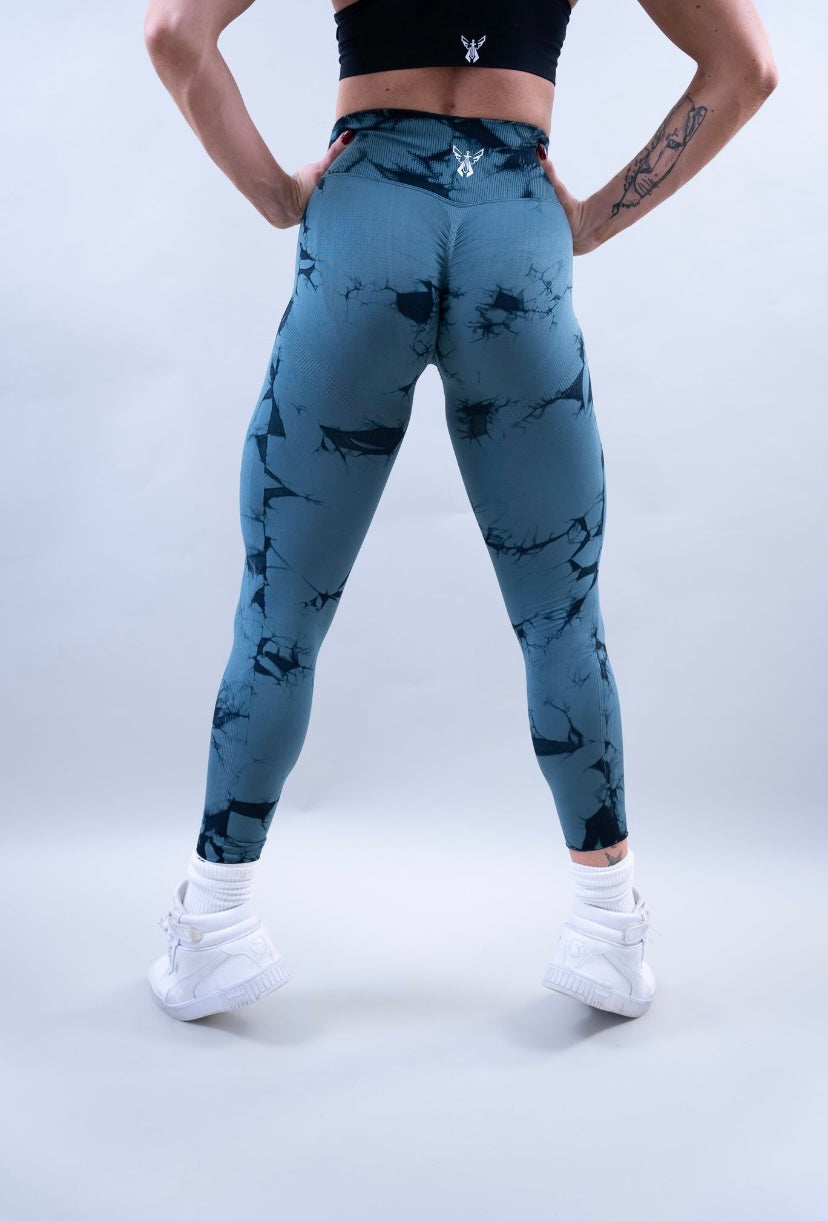 EVOLVE CROSSOVER SCRUNCH LEGGINGS - OCEAN TIE DYE