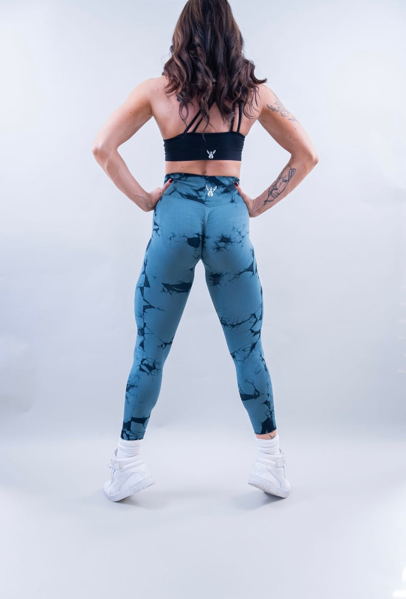 EVOLVE CROSSOVER SCRUNCH LEGGINGS - OCEAN TIE DYE