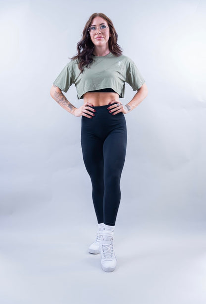 ELEVATE CROP TEE - LIGHT OLIVE