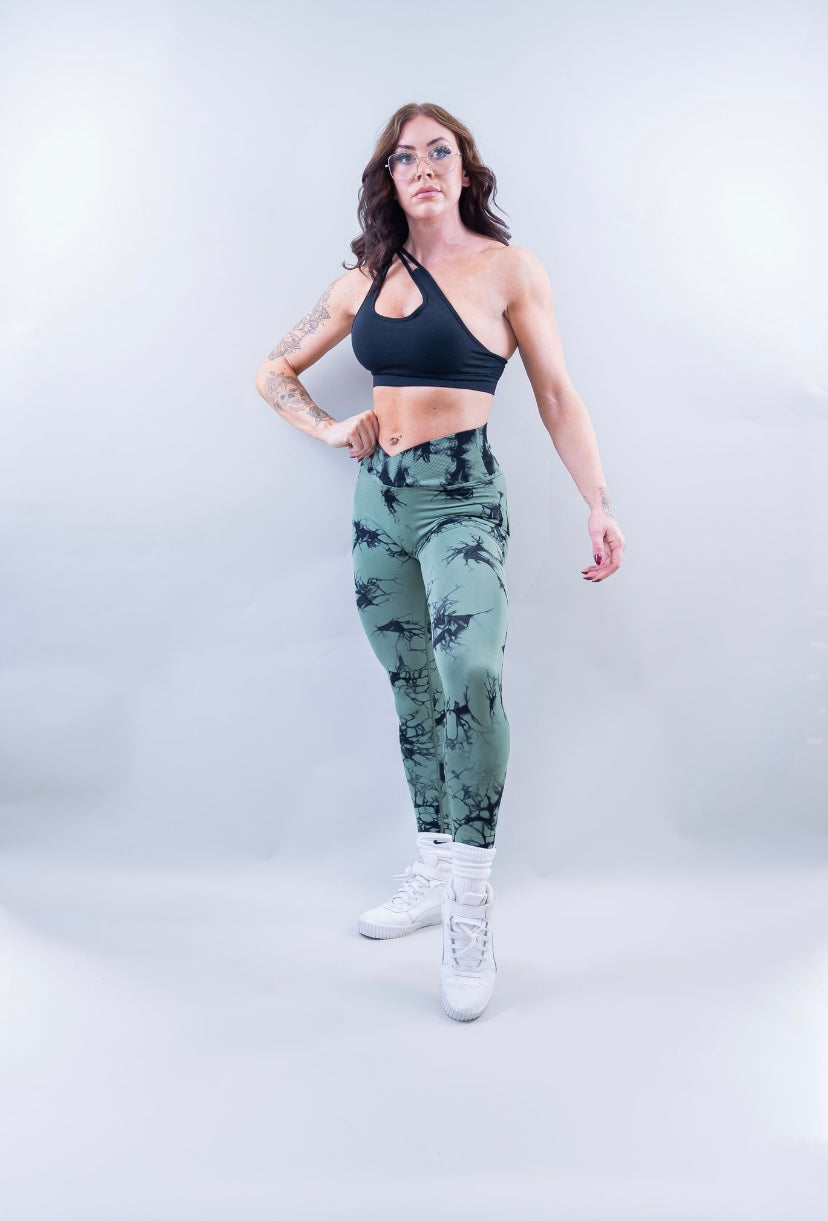 EVOLVE CROSSOVER SCRUNCH LEGGINGS - AMAZON TIE DYE