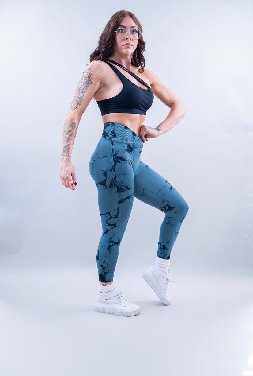 EVOLVE CROSSOVER SCRUNCH LEGGINGS - OCEAN TIE DYE