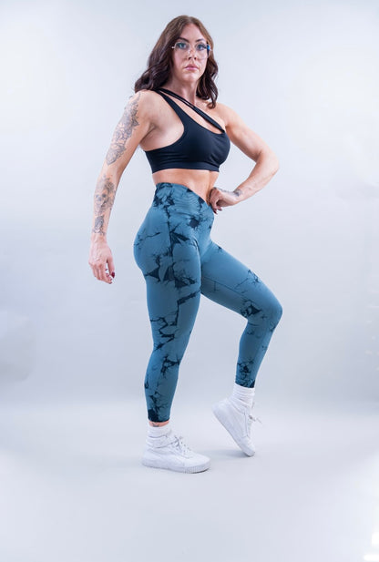 EVOLVE CROSSOVER SCRUNCH LEGGINGS - OCEAN TIE DYE