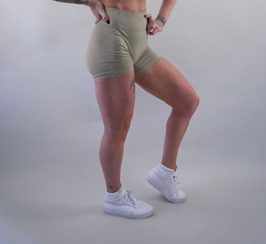 DELUXE SEAMLESS SHORT - BEIGE