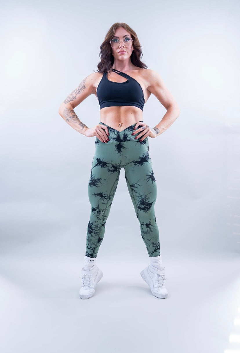 EVOLVE CROSSOVER SCRUNCH LEGGINGS - AMAZON TIE DYE