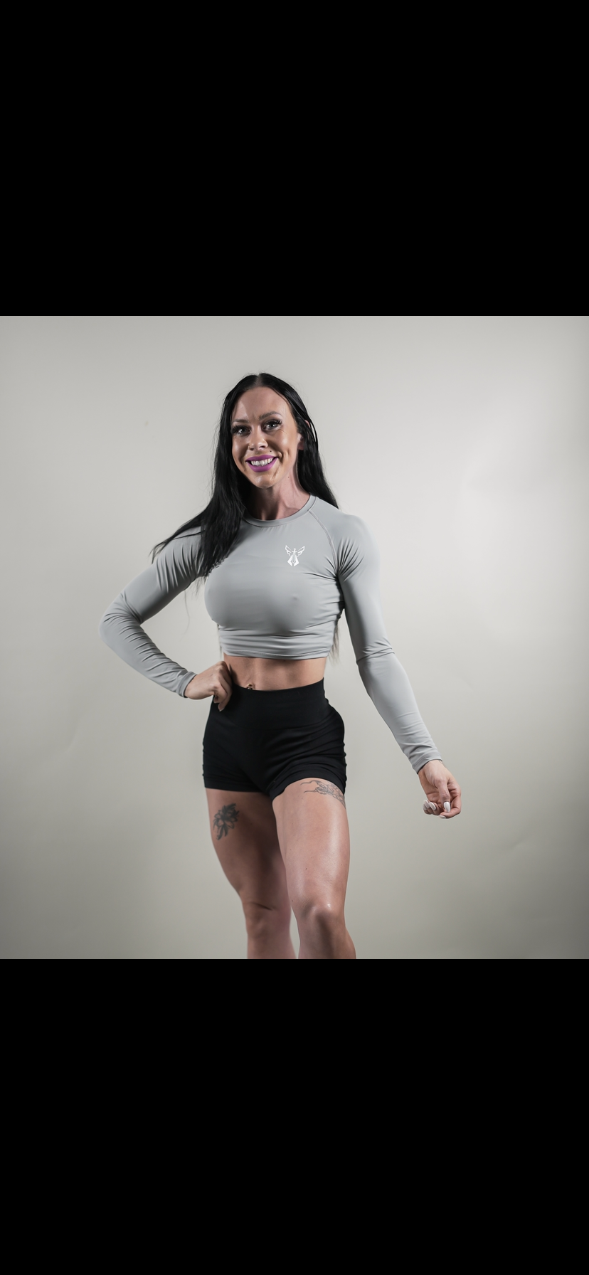 ELEVATE LONG SLEEVE CROP TOP - PLATINUM