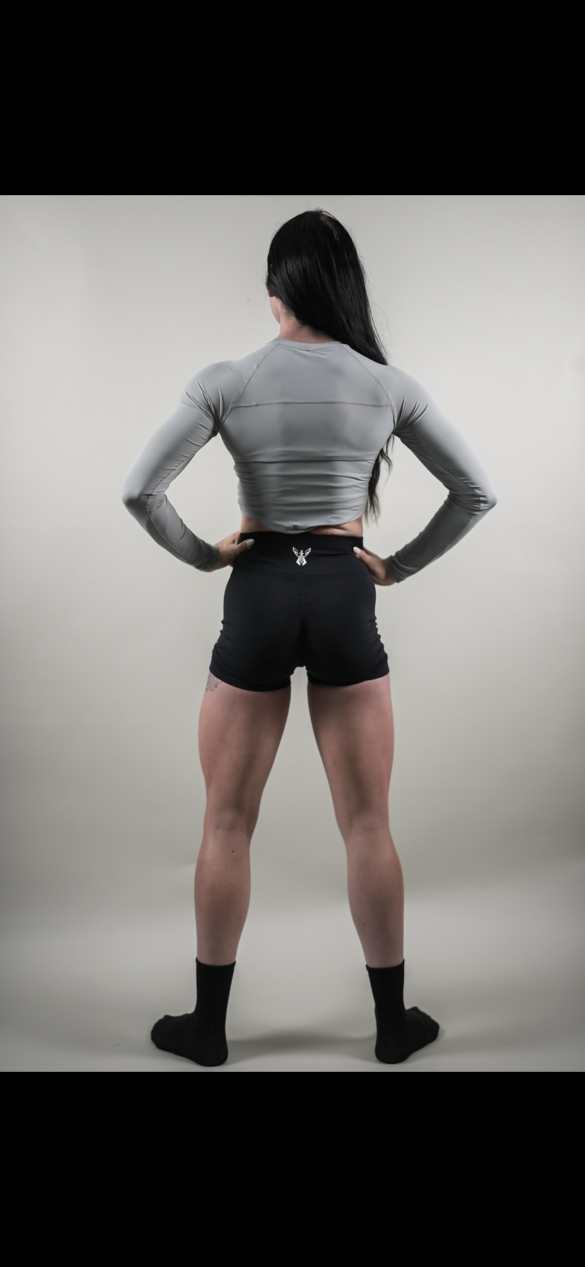 ELEVATE LONG SLEEVE CROP TOP - PLATINUM