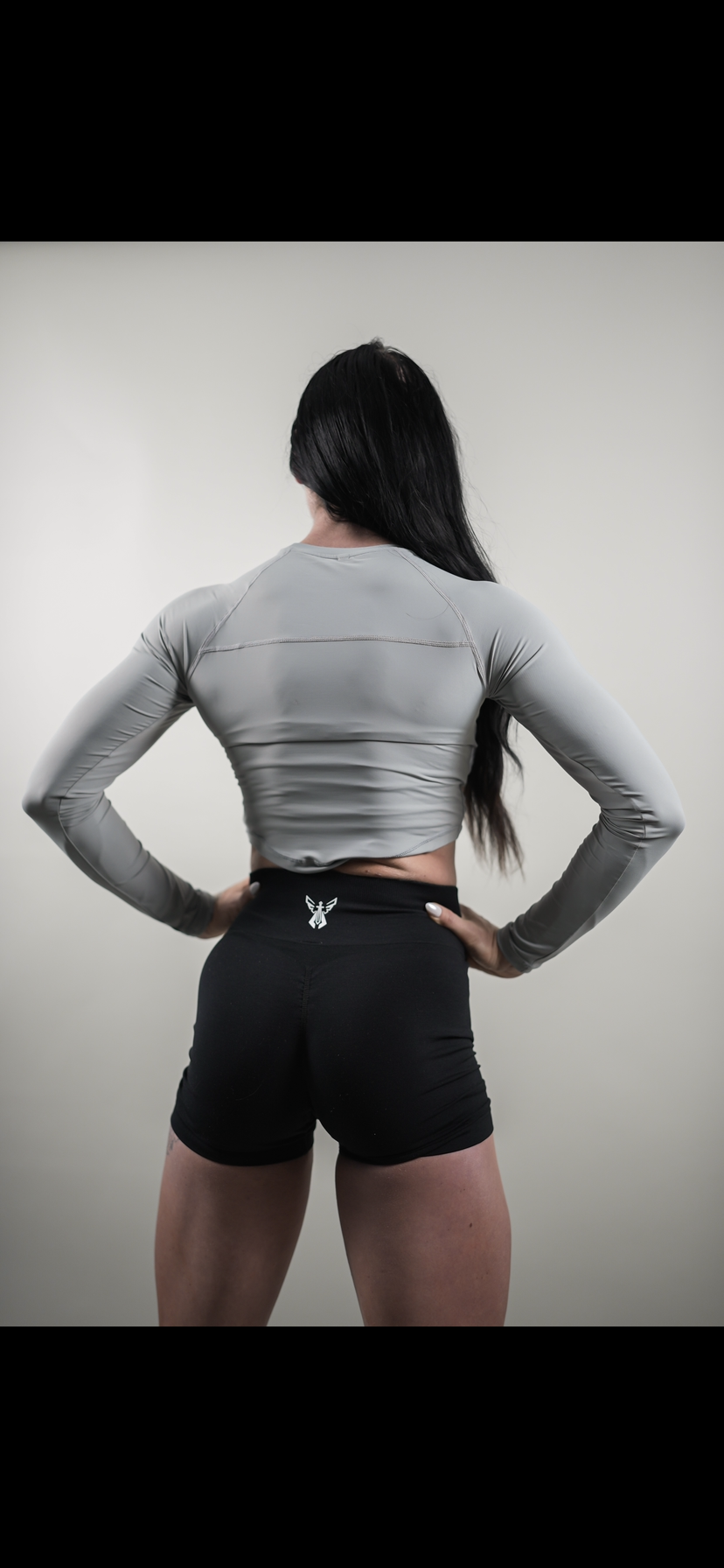 ELEVATE LONG SLEEVE CROP TOP - PLATINUM